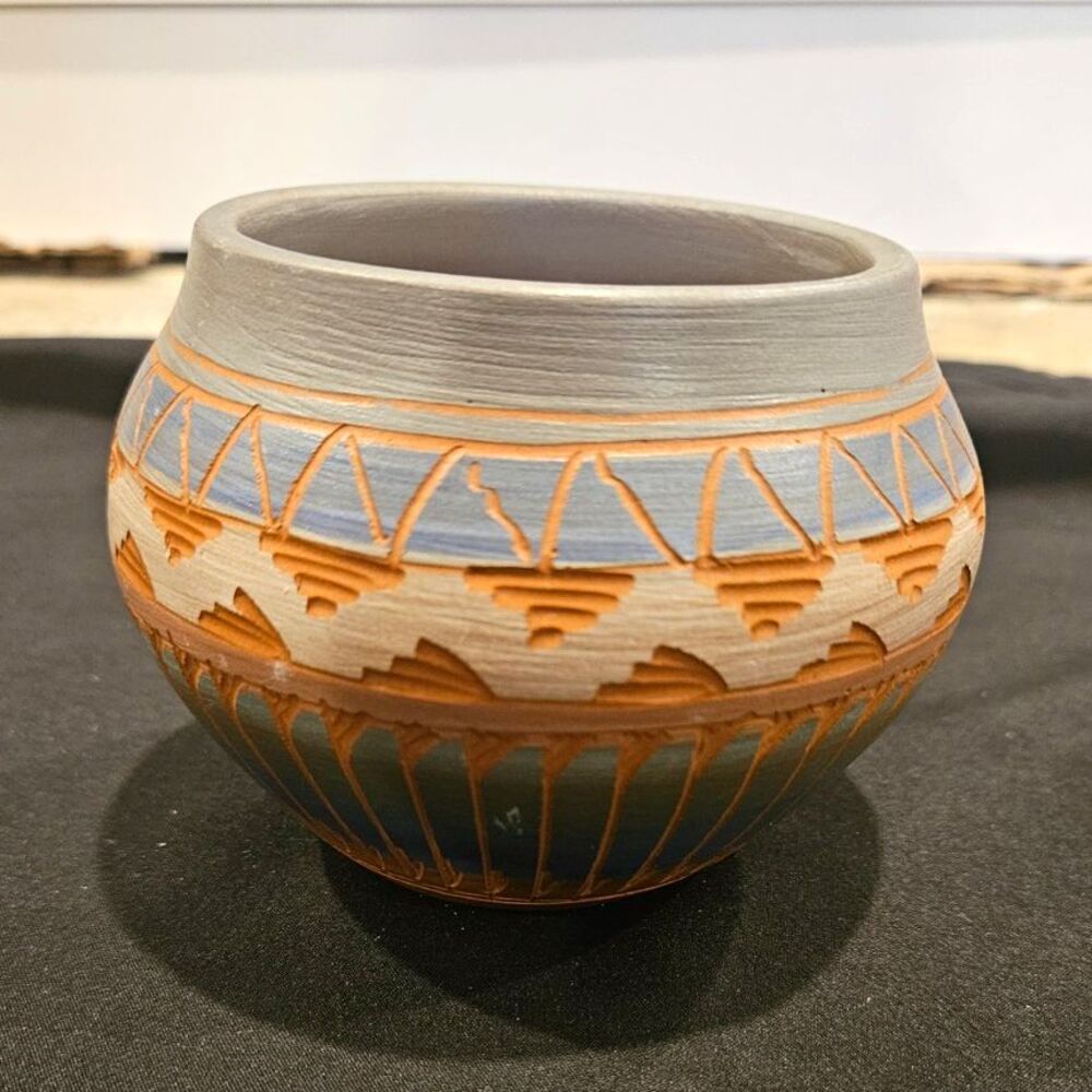 NAVAJO NATIVE AMERICAN Pottery Vase 3.5 inches
